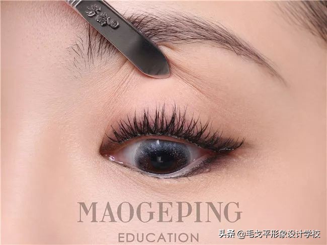 眼妆怎么画显大初学者,眼妆怎么画显大又干净清纯初学者