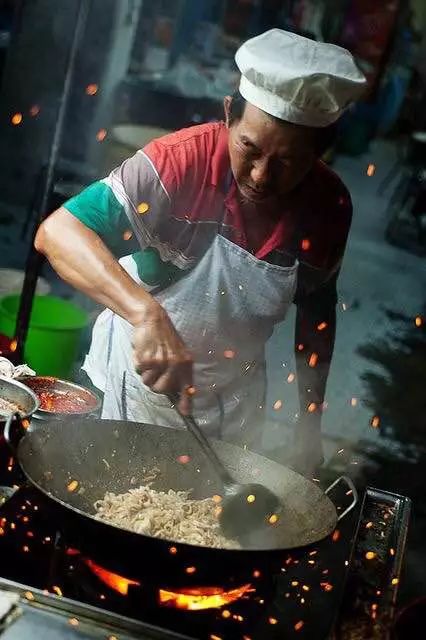 锅糊了炒菜油烟大吗,无油烟锅炒菜不好吃怎么办