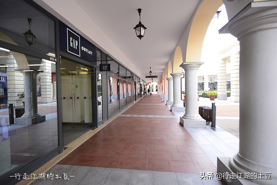 上海佛罗伦萨小镇，奥特莱斯世界名品购物中心，中国奢侈品领导者