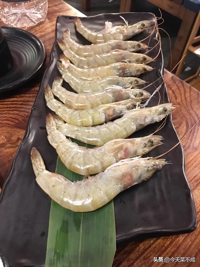 白菜和大虾是绝配,大虾这样做好看又好吃特别入味