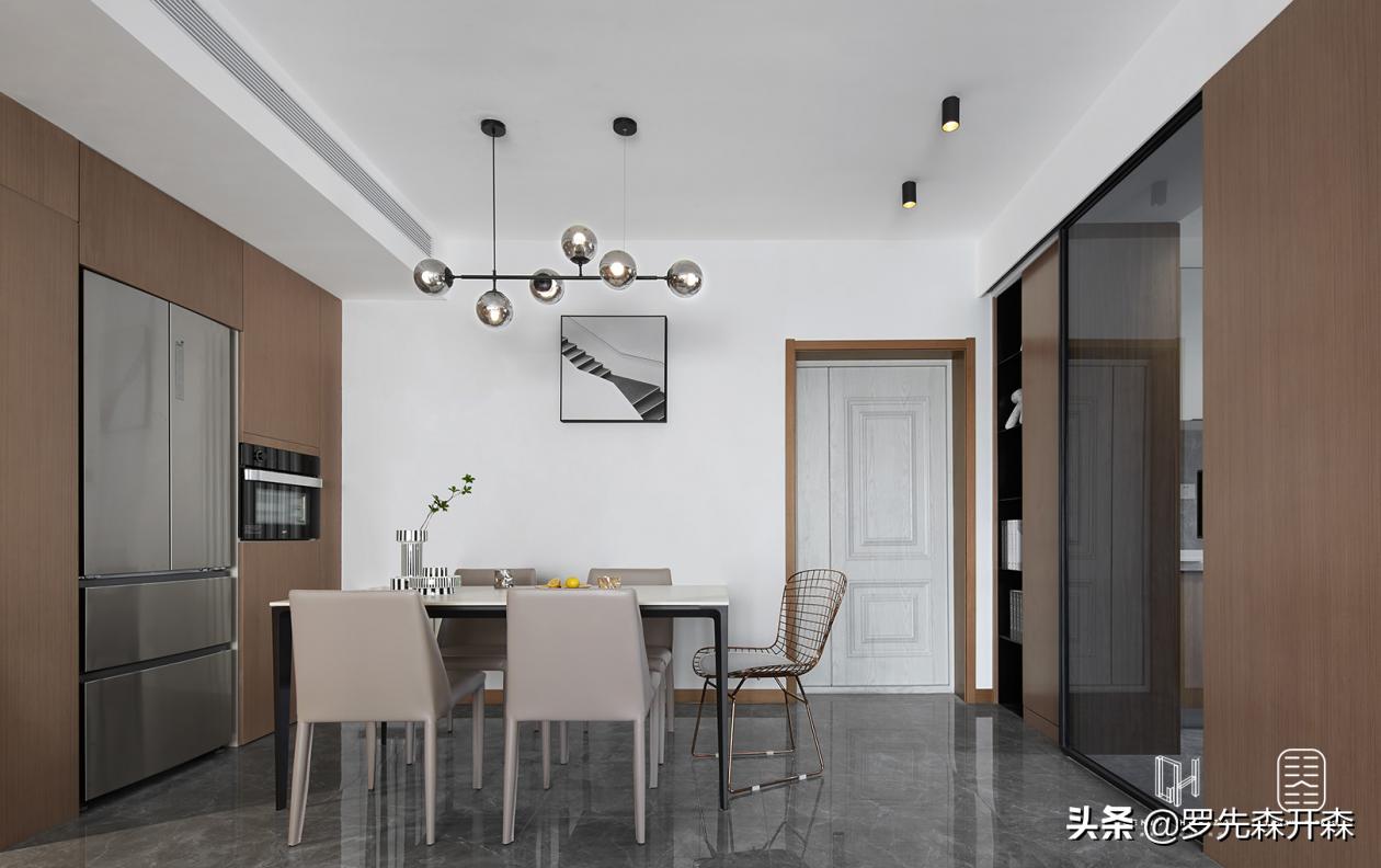 抛弃华丽的套路，以极简的走心唤醒柔情