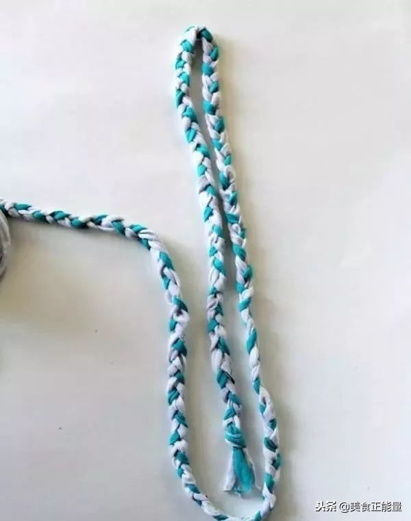 旧衣服怎么做地毯,毛呢衣服如何做地毯