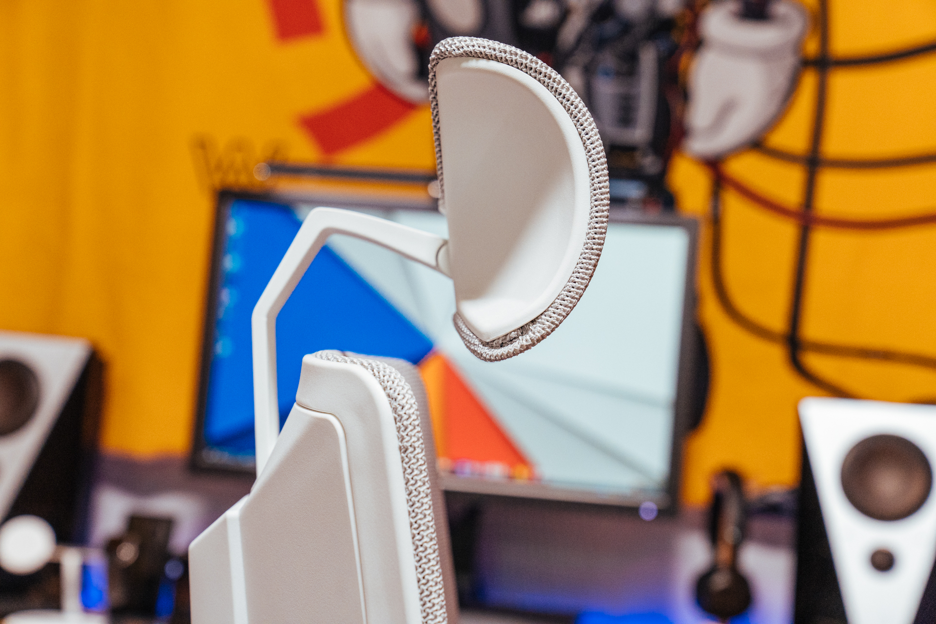 人体工学椅怎么选？不选贵的，只选对的：达宝利摩登Modern评测