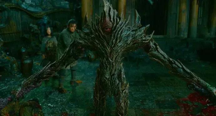 《刺杀小说家》：电影中的小说家让我想起了他