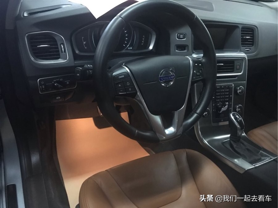 朋友花了21万买了这辆车,十万左右买沃尔沃s60二手车价格