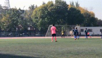 54中5:0击败大港一中，小组赛四战全胜进入淘汰赛