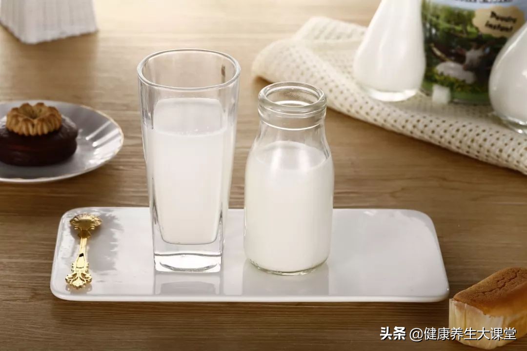 女生经期不能洗凉水澡,经期能不能洗澡和洗头呢