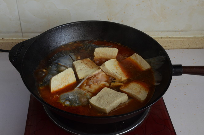 东北铁锅炖鱼正宗做法视频,东北铁锅炖鱼最正宗的做法