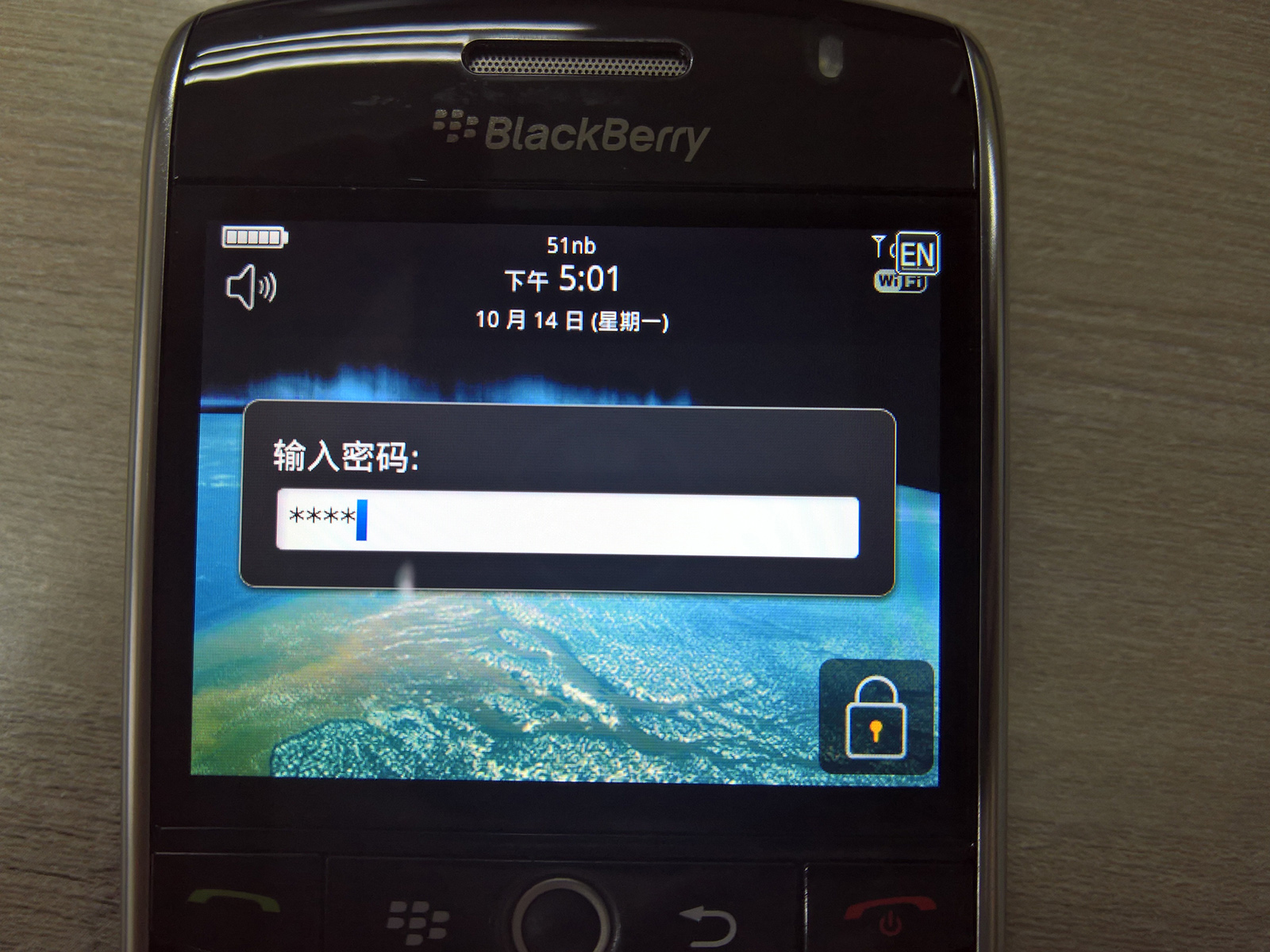 「经典手机回顾」黑莓Curve8900：固执的全键盘商务手机