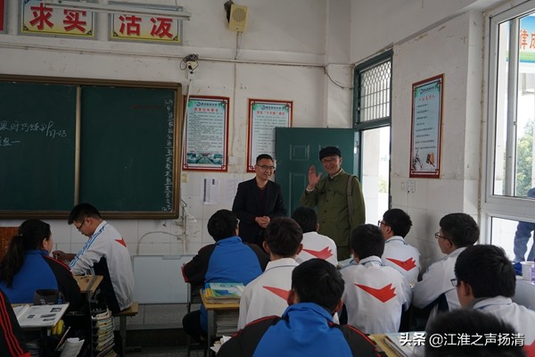 激情的岁月殷切的希望——肥东凯悦中学举行革命传统教育报告会