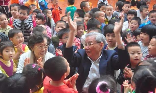 陈嘉庚热心办学的华侨楷模,陈嘉庚先生对教育的重要贡献