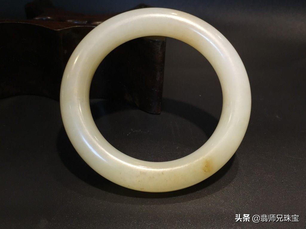 怎样辨别和田玉手镯的真伪,和田玉且末蓝手镯真假