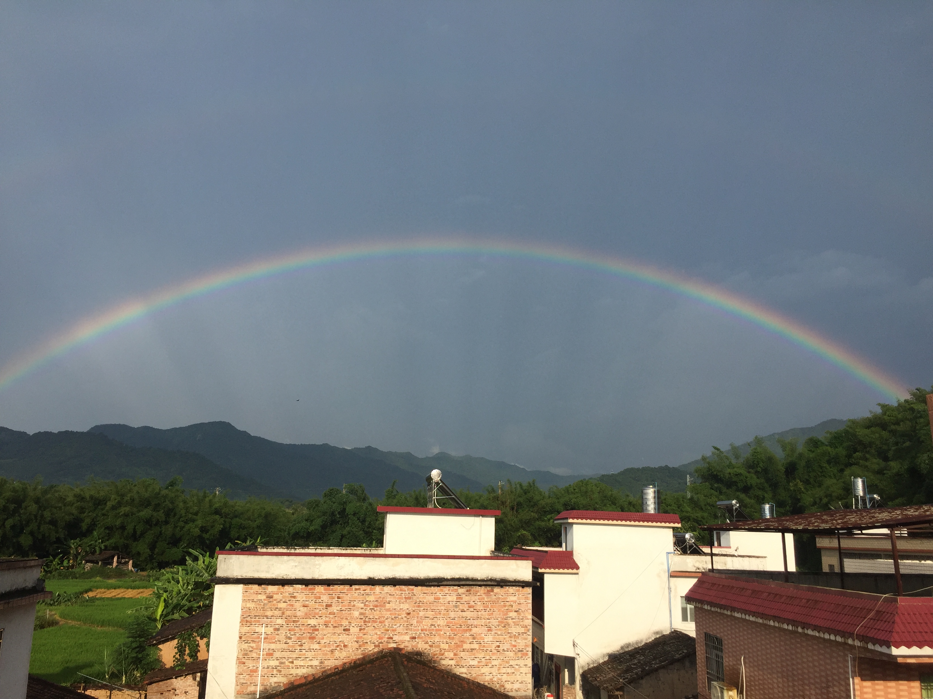 下雨出现彩虹素材,下雨以后的彩虹真好看
