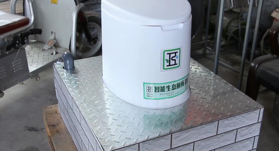 农村厕所改造有门无窗,农村厕所改造无需冲水图片