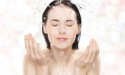 哪些大牌洗面奶适合秋冬季油皮,什么洗面奶超补水保湿学生党