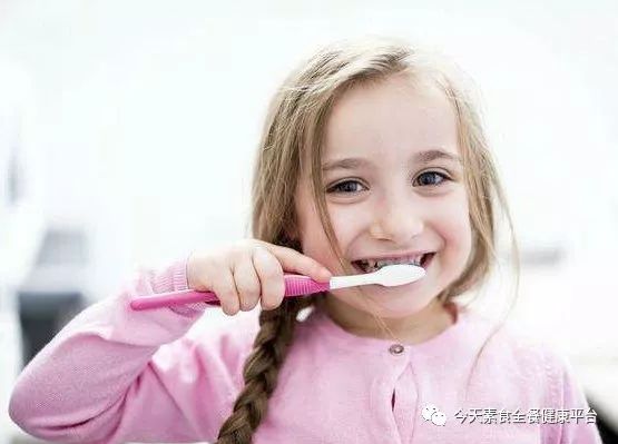 有口臭真的超尴尬都不敢开口说话,开口说话口臭尴尬