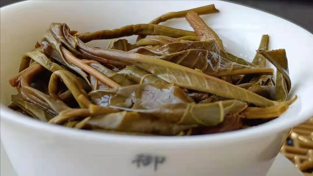 喝茶喉咙甜怎么回事,喝茶喉咙发紧