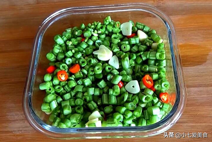 家庭版腌制酸辣豆角怎么腌,自己在家腌咸豆角怎么腌才好吃