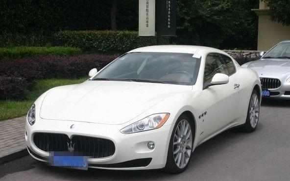 车违章停在路边被撞了怎么办,把车停在路边被撞了怎么办