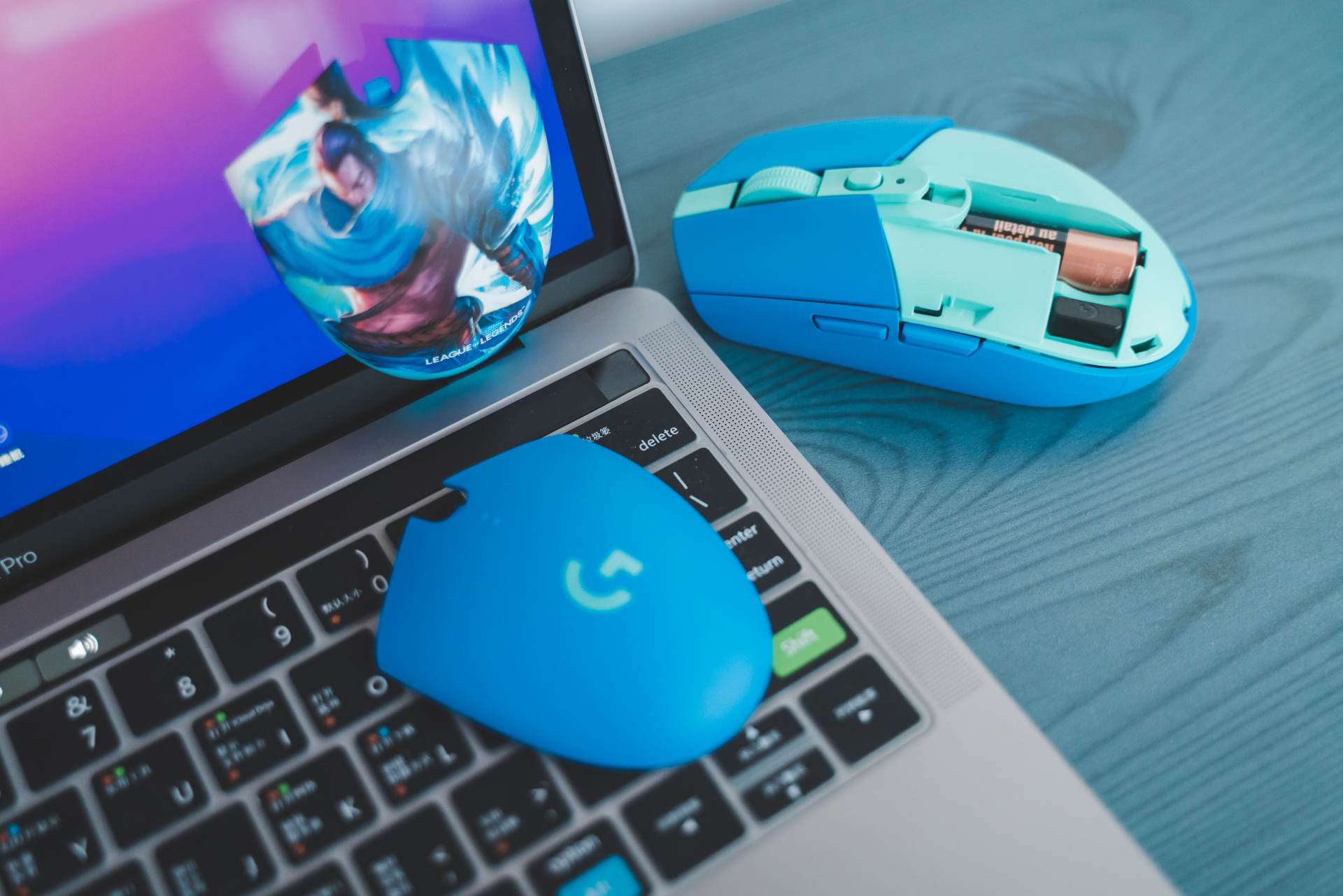 中端经典之罗技g304无线鼠标体验,无线鼠标推荐罗技g304会不会发光