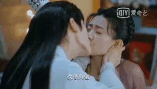 拍个吻戏搞这么多辣眼睛的花招,求求了,放过观众吧