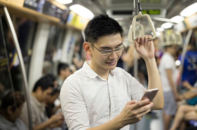 每天玩手机超过9小时,玩手机导致的颈椎病如何能治愈