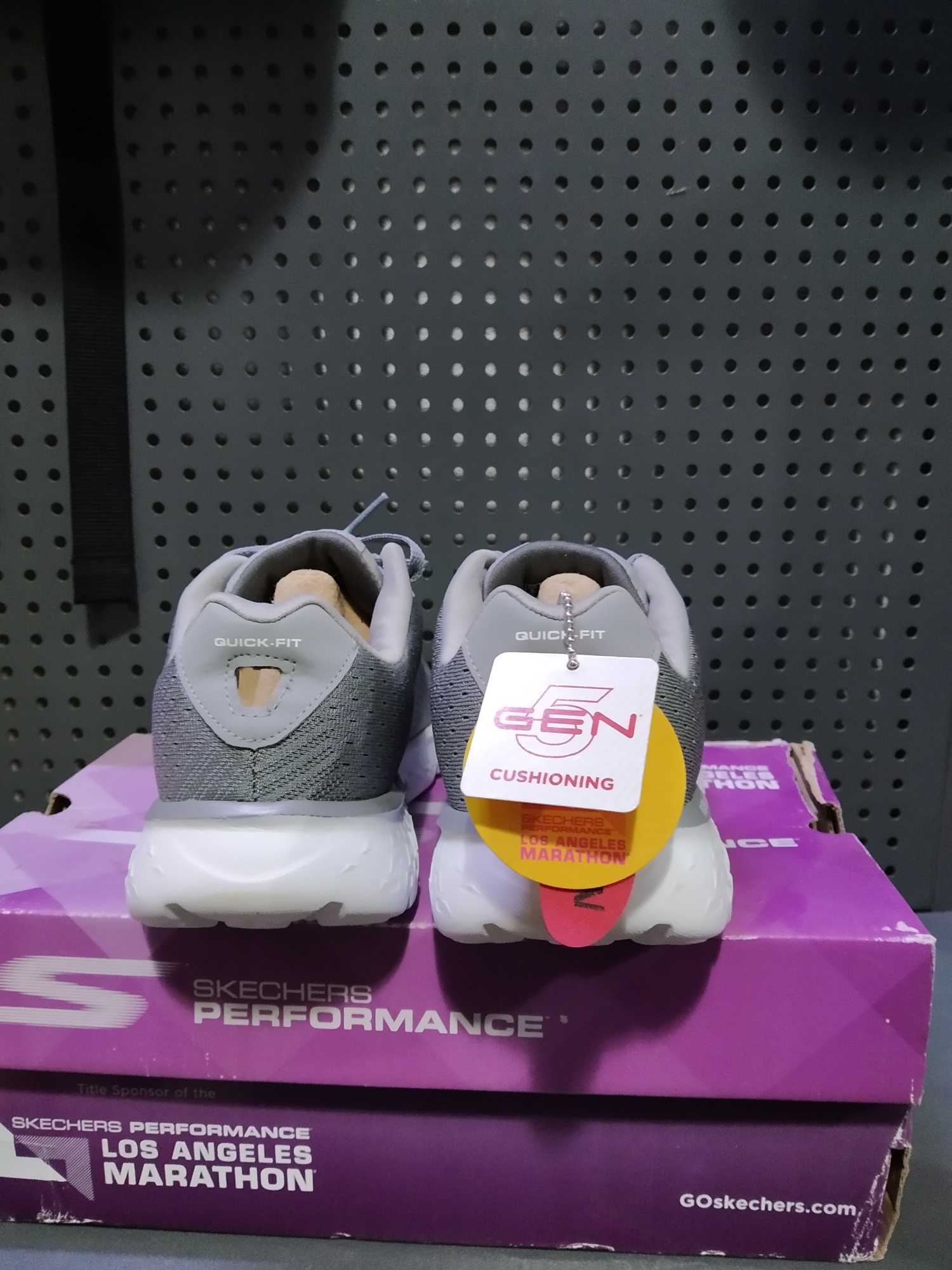 国产轻便健步鞋,美国生产的老年人健步鞋