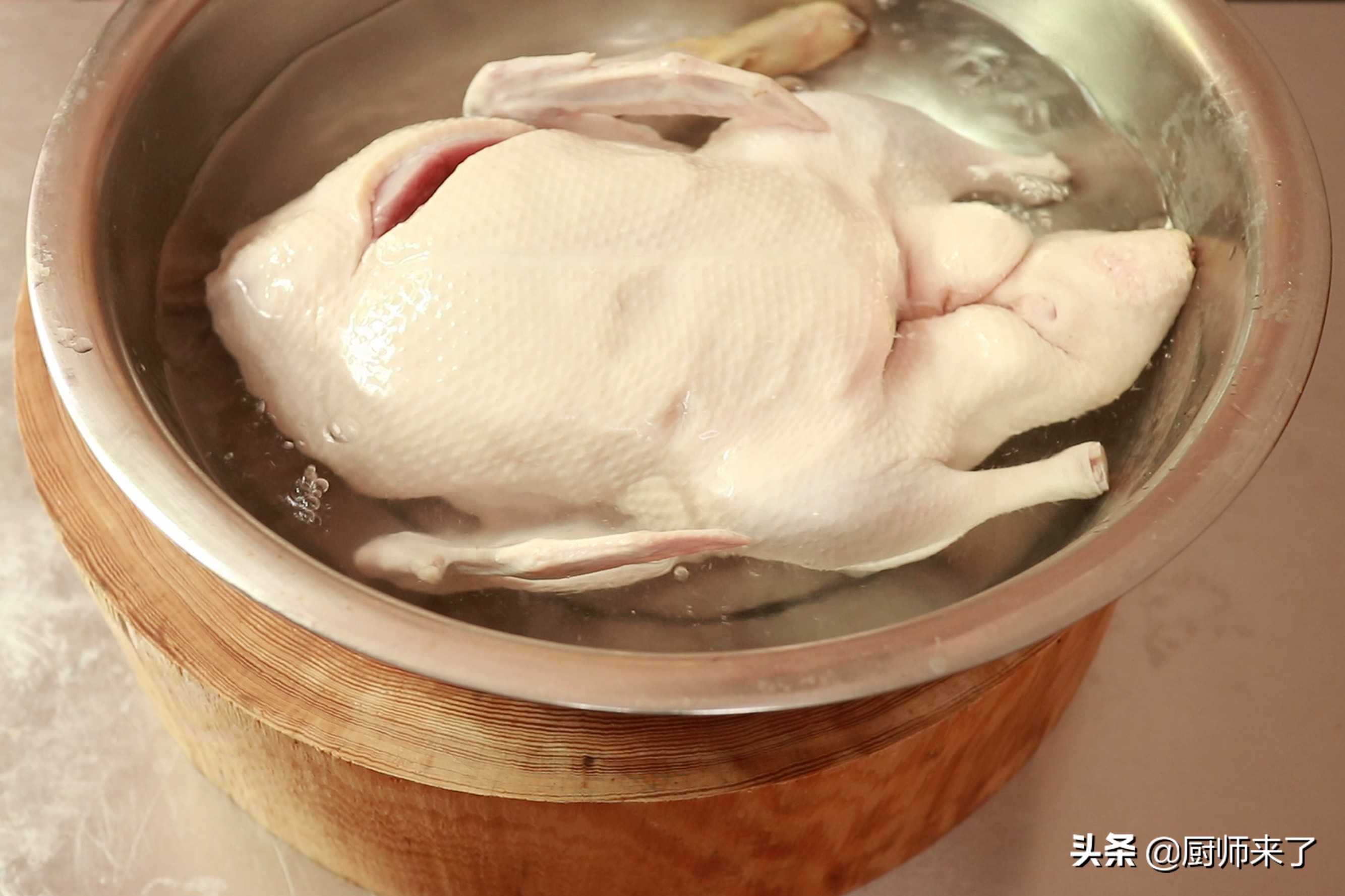 花椒盐水鸭怎么做好吃视频教学,花椒盐水鸭的正宗做法