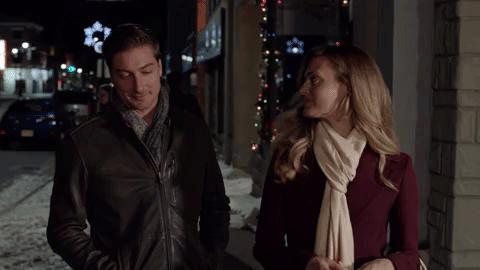 牵女生的小技巧,如何牵到女生的手不尴尬