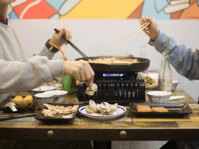 冲着“海虫子”去的卜卜贝，每天排队到凌晨1点