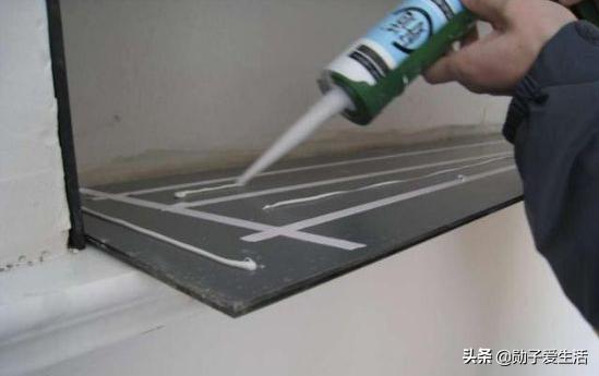 勋子：玻璃胶到底有没有毒？粘手，地板，玻璃，衣服上怎么处理？