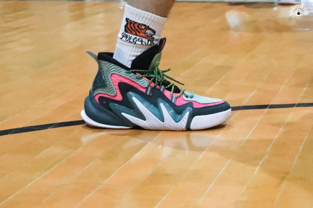 无论是打球还是穿鞋,你都「要疯」一点|KVSN众测