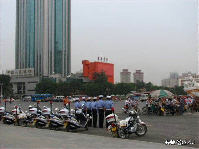 跟着小天才继续出门采购,跟着小天玩游戏