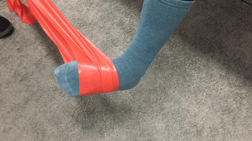 六个月孕妇崴脚了怎么办,如何训练3个月宝宝脚部力量