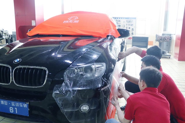 上海有汽车贴膜学校吗,汽车贴膜美容培训学校