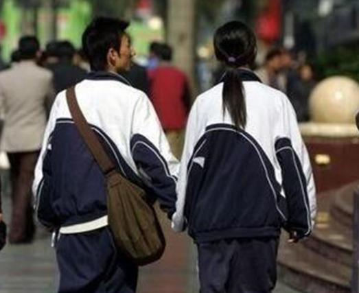 发现女儿早恋的正确引导方法初中,初中发现女儿早恋的正确引导方法