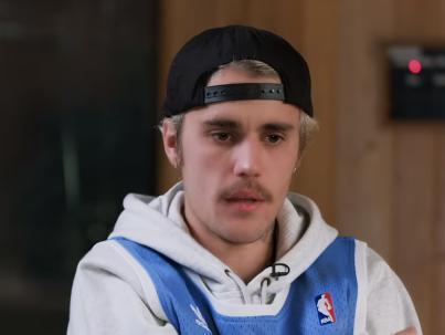 比伯分手期间看赛琳娜跟别人合照,贾斯汀比伯赛琳娜为啥总分手