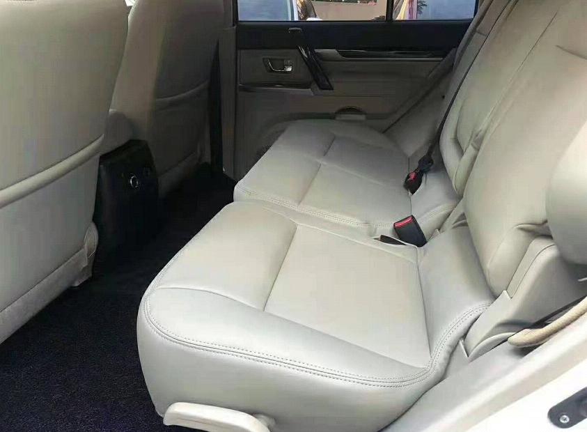 到店体验帕杰罗V93：高大威猛，动力参数弱，仅售33万