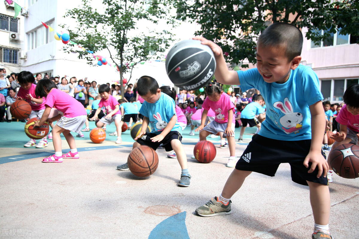 我们不跟你玩幼儿园教育案例,当孩子被别的小朋友孤立了怎么办