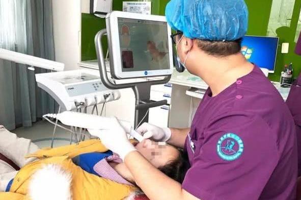 宝宝把502胶水弄到身上怎么办,宝宝把502胶水弄到嘴里怎么办