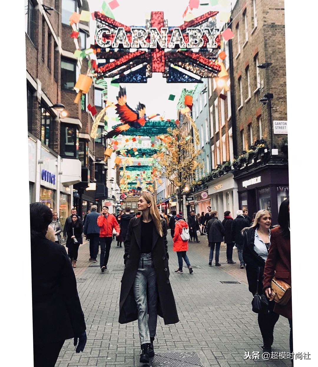 维密一言难尽的服装,维密英伦时装秀