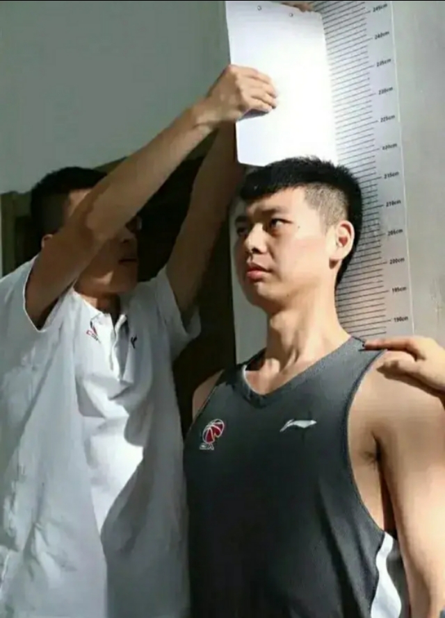 辽宁体测郭艾伦免测,张镇麟47分郭艾伦