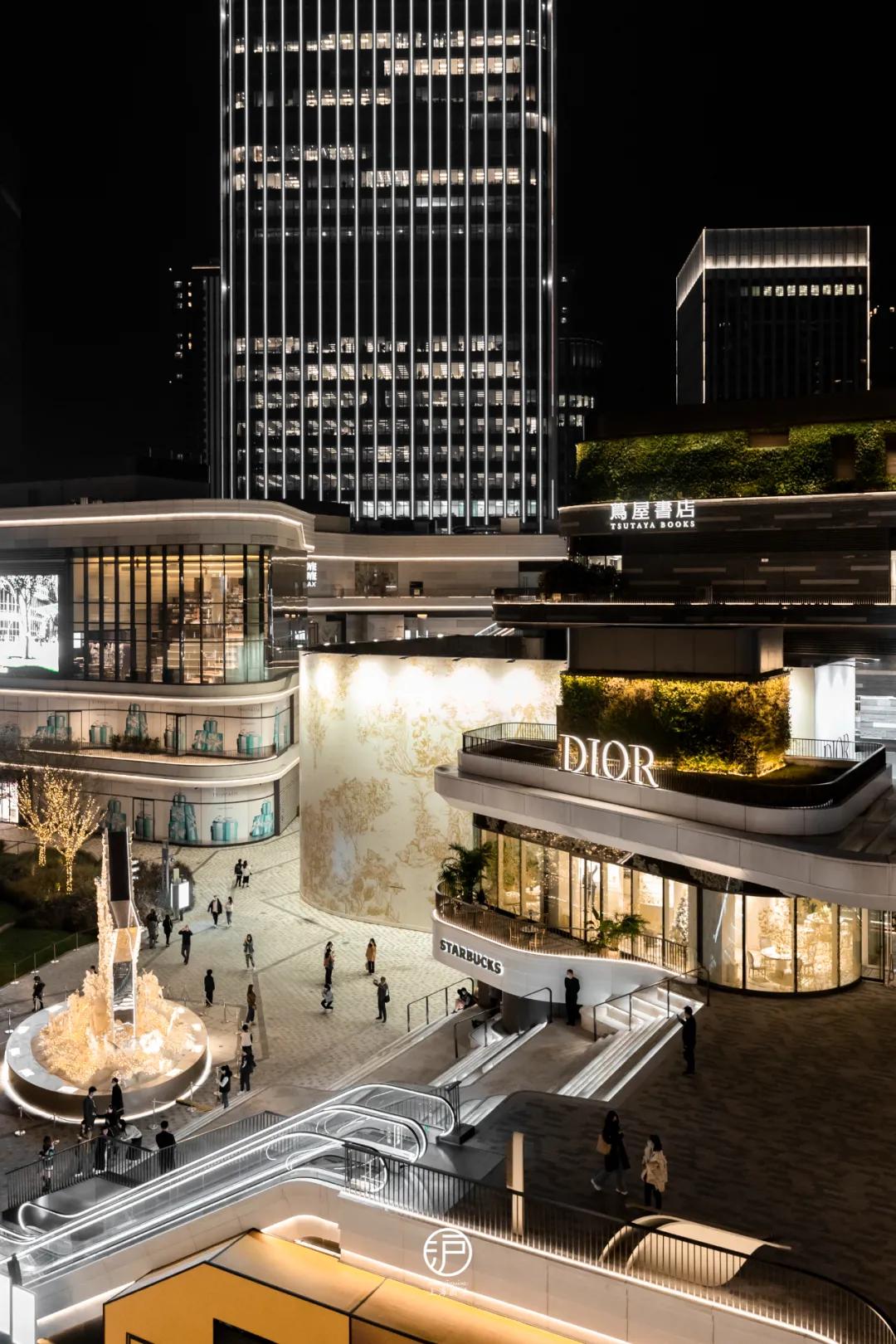 christiandiorcouture前滩太古里店,dior圣诞树前滩太古里