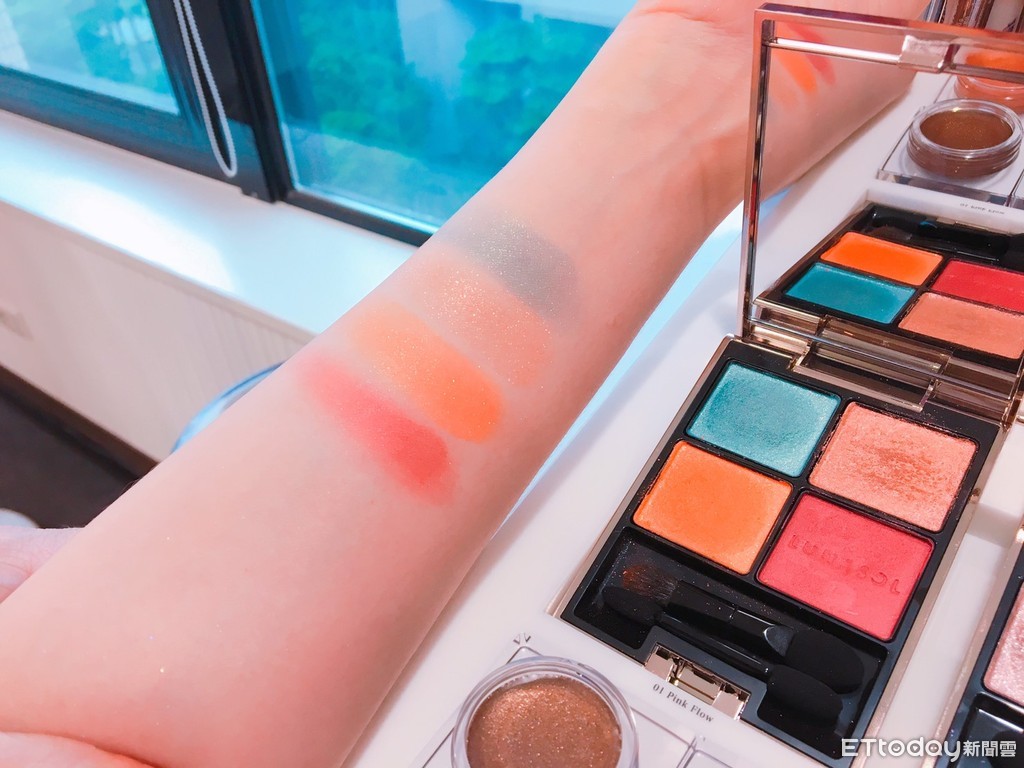 lunasol猫眼石眼影画法图片,lunasol眼影画法