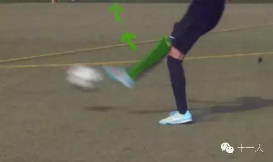 外脚背夸雷斯马射门教学,年轻时候夸雷斯马外脚背射门