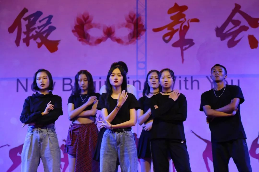 一场派对,一张面具,浪漫由你!川大锦江学院举行“假面舞会”