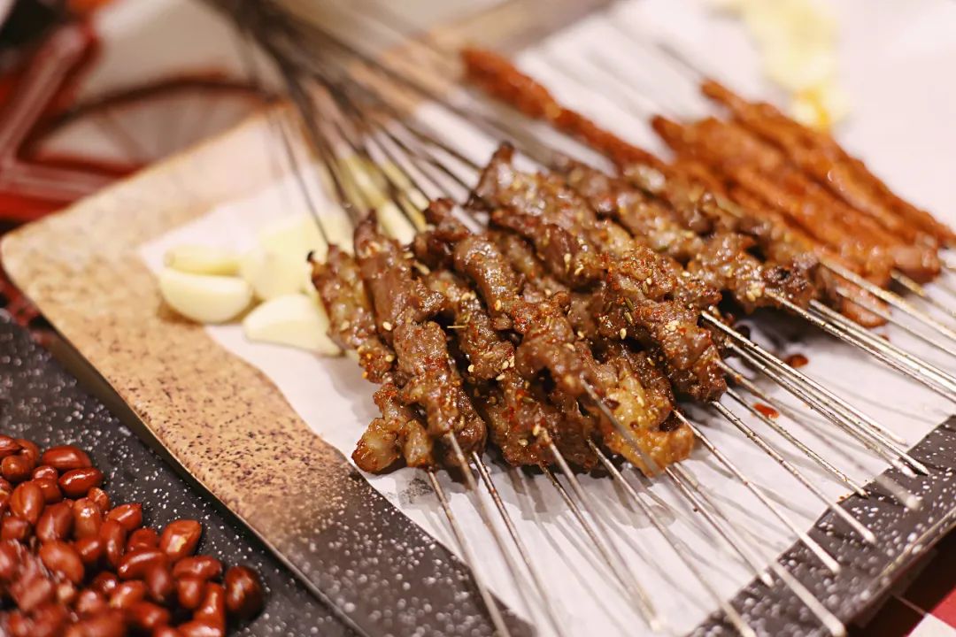 很久以前羊肉串烧烤工艺,羊肉串源自于哪里