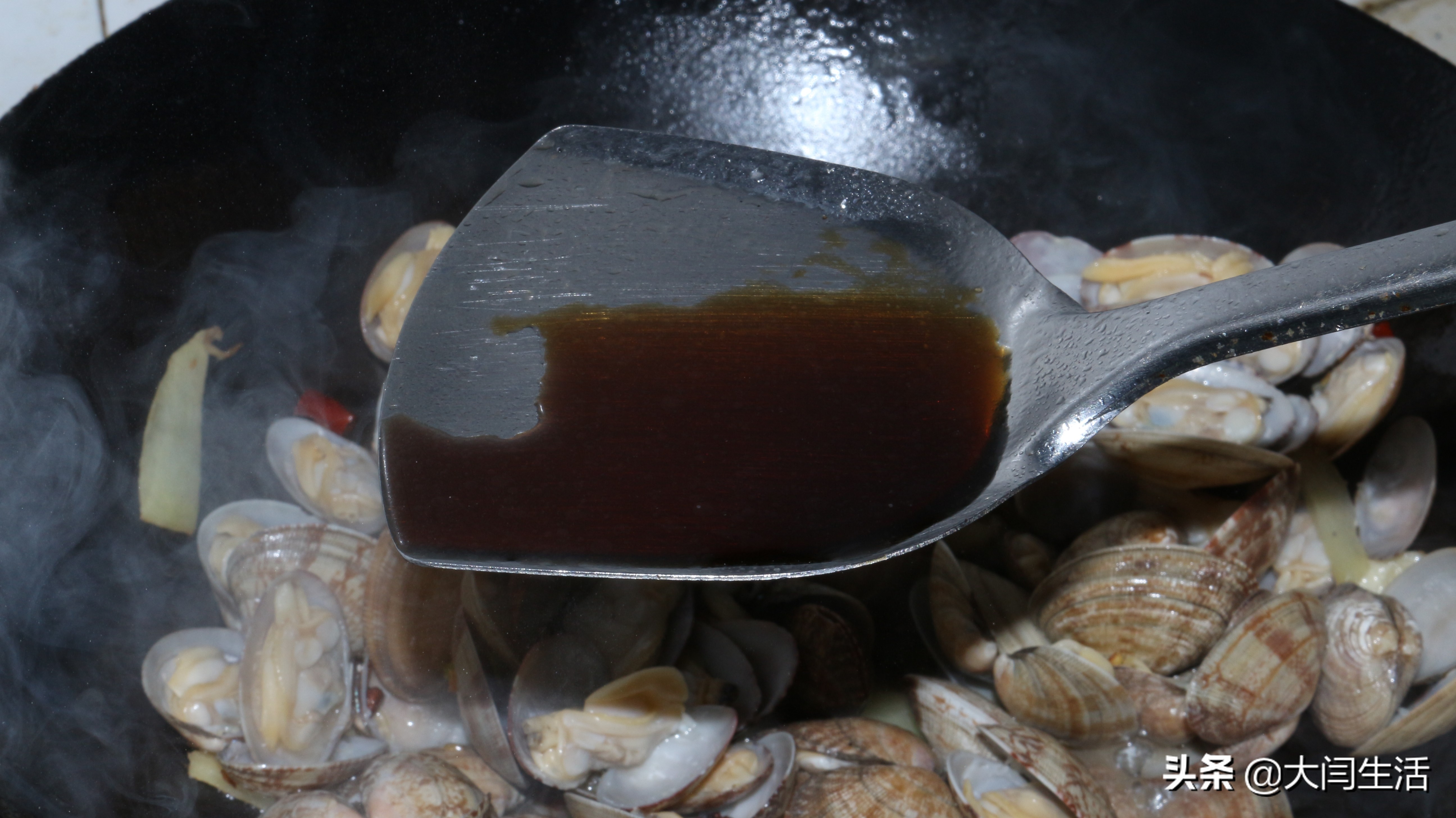 炒花蛤怎么吐沙干净,花蛤吐沙的正确做法