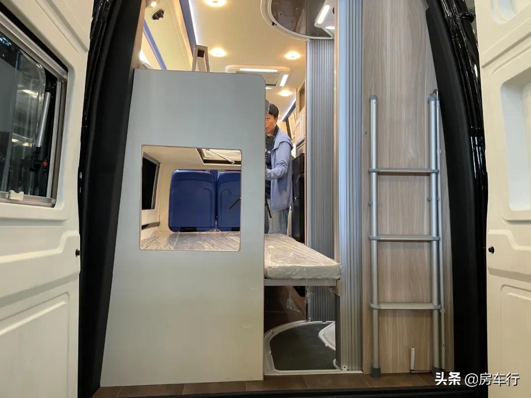 房车忽然电全没了,新能源洲际漫步者房车