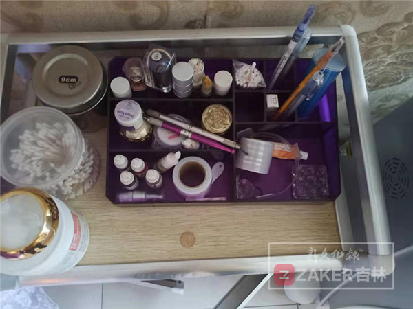 为变美做整容手术,女孩为变美注射玻尿酸